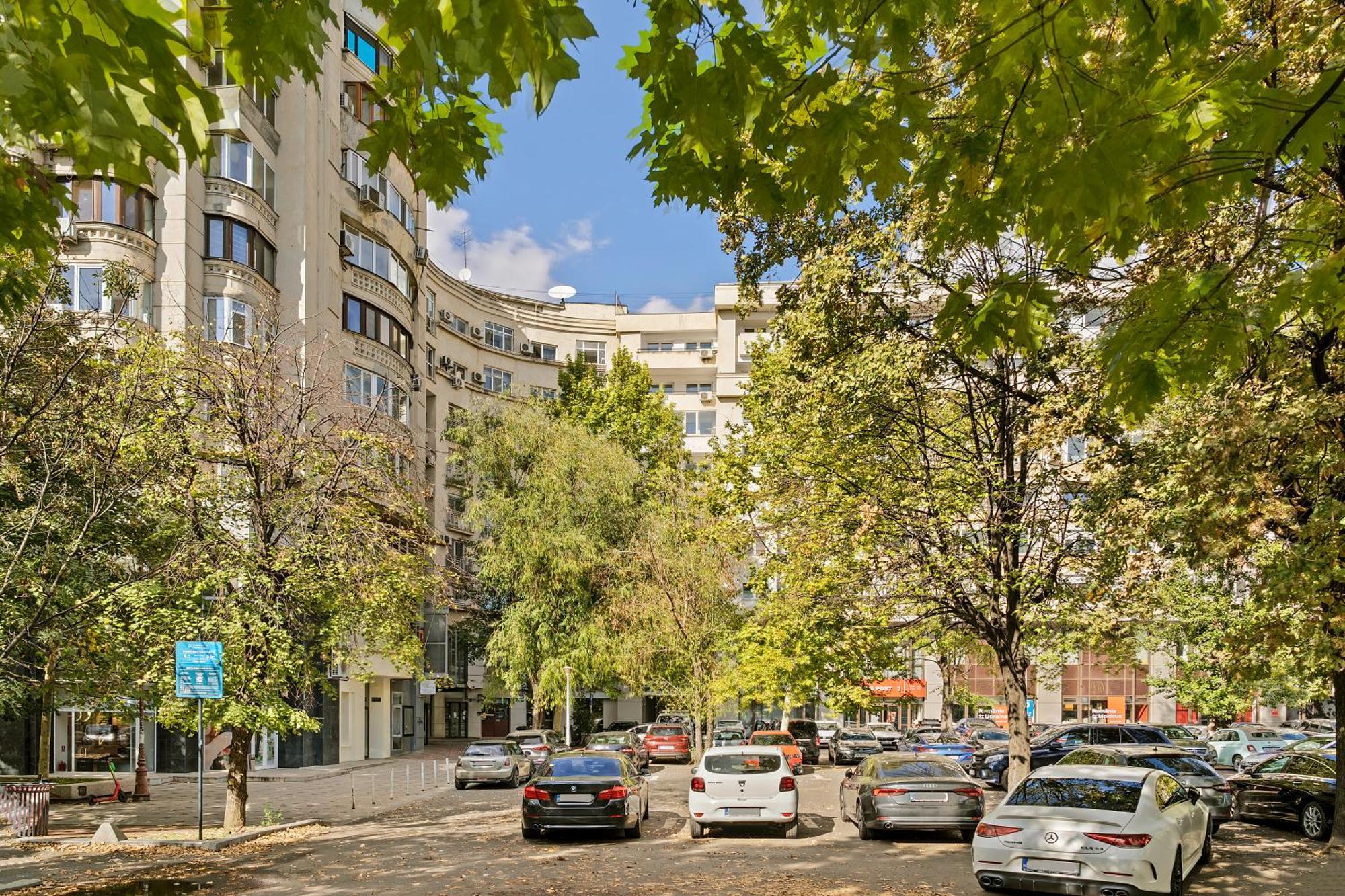 4 Unirii 47 * Bucharest
